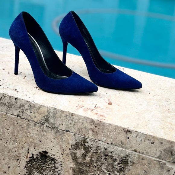 Stuart Weitzman Shoes - Sexy Blue suede Stuart Weitzman pumps